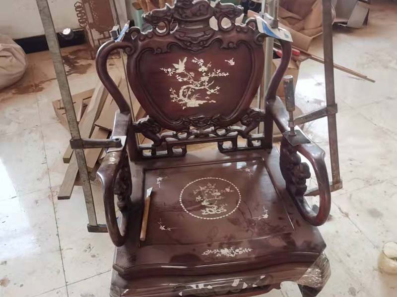 普格老旧红木家具翻新方法